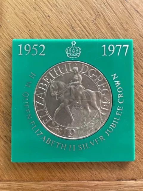 Medaille QUEEN ELIZABETH II SILVER JUBILEE CROWN  1952-1977. Lloyds Bank