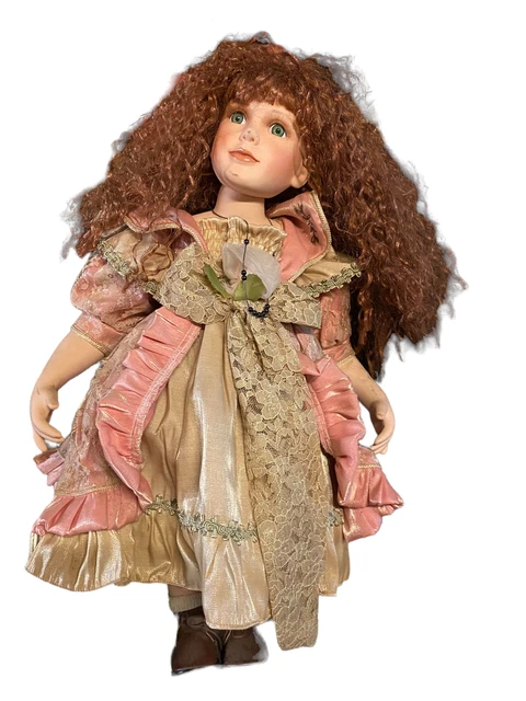 Ancienne Poupée Tête Porcelaine Robe Et Habit Chaussure D Époque