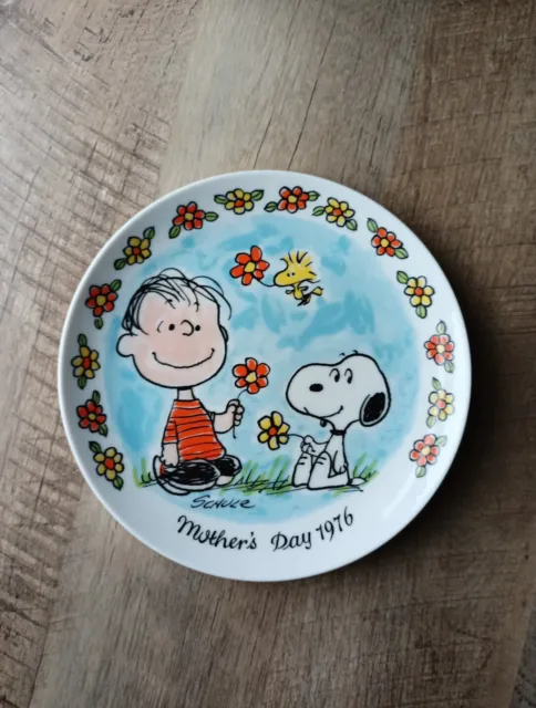 1976 The Peanuts Family Collector Series Plate, Snoopy Charles Schultz