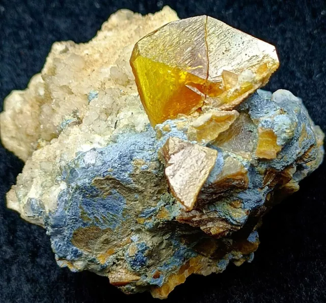 82 g seltene honigfarbene Titanit-Sphen-Zwillingskristalle auf Matrix –...