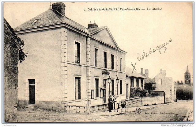 45 SAINT GENEVIEVE DES BOIS - the town hall