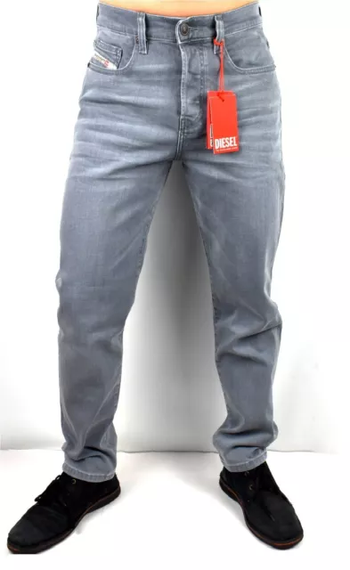Diesel $250 Men's D-Viker Straight Jeans - RM053