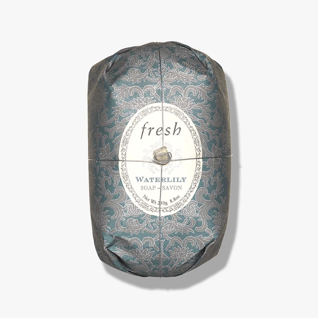Jabón ovalado a base de verduras frescas envuelto a mano - nenúfalo de agua 8,8 oz (250 g)
