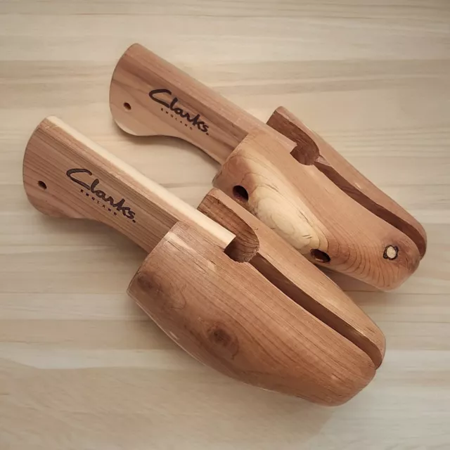 Par de camillas de madera de cedro Clarks England para mujer talla pequeña dividida