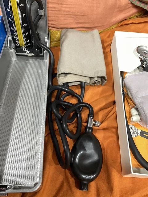 Vintage Sphygmomanometer And Vintage Stethoscope 3
