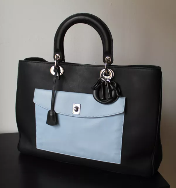 Dior sac à main lady Dior en cuir modèle large pocket tricolore