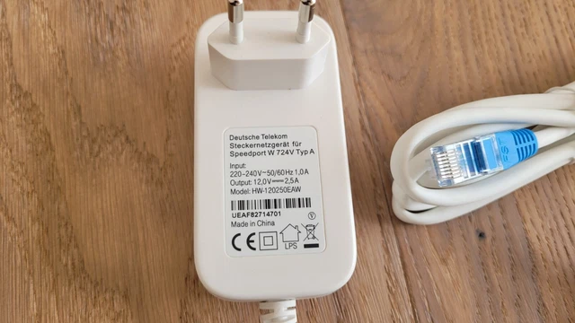 Original Netzteil Telekom Speedport W 724V sowie Anschluss/Netzwerk Kabel