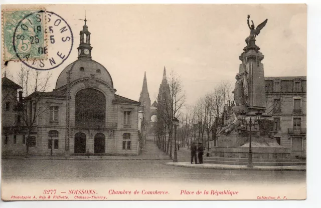 SOISSONS - Aisne - CPA 02 - la place de la république - Monument 7