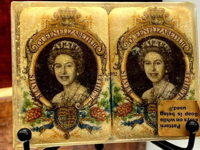 RARE Two QUEEN ELIZABETH II - Silver Jubilee 1977 - Commemorative SOAPS - UNUSED 2