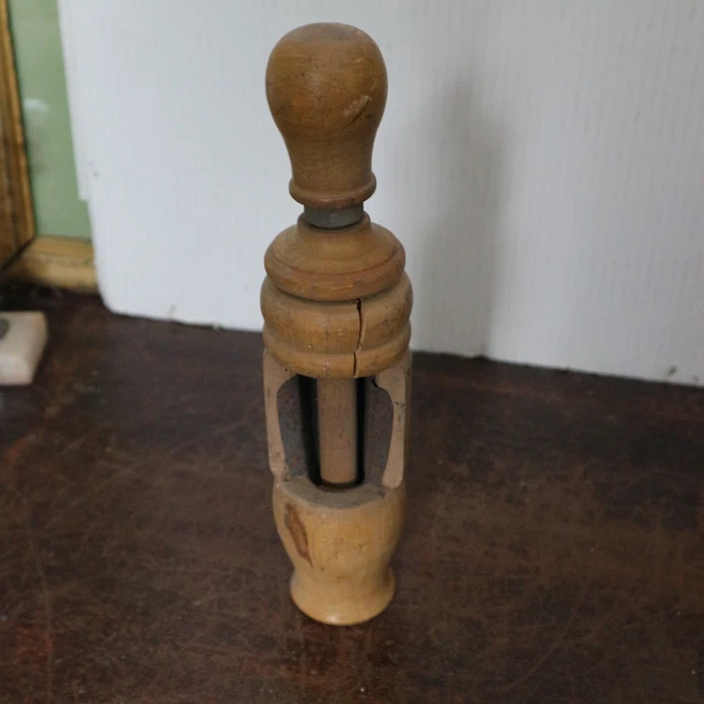 ANCIENNE BOUCHONNEUSE MANUEL Marque Sanbri De Vigneron EUR 3,00