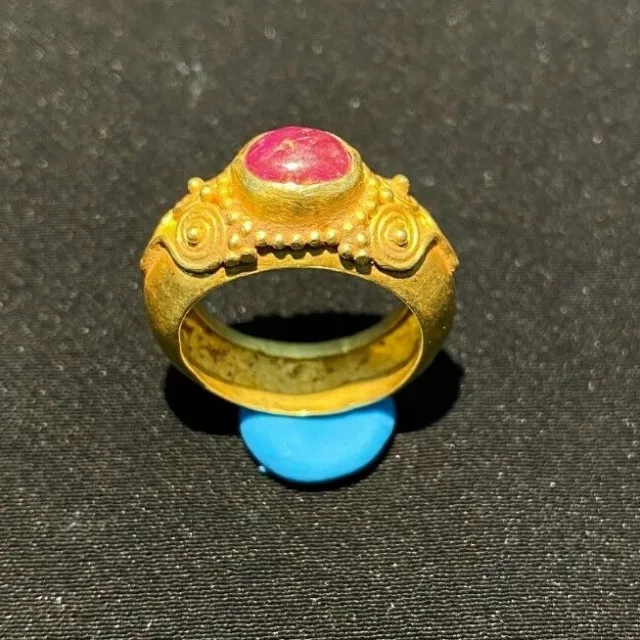 Ancient Gold ring from south east Asia with beautiful Ruby light stone