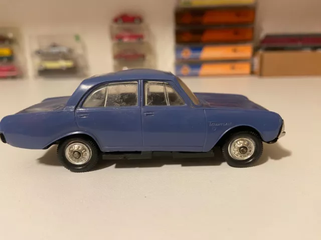 Norev Plastique Ancienne Ford Taunus 17M N" 43-  / Idem Minialuxe / Gégé / Jep