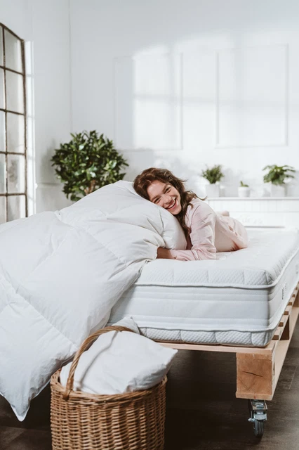 Mayaadi-Home Daunendecke 200x220 Cm – Kuschelig Warm & Allergikergeeignet