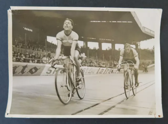 Photo presse JAC 3 JUIN 1943 Cyclisme Cycliste vélodrome vélo bike Fahrrad