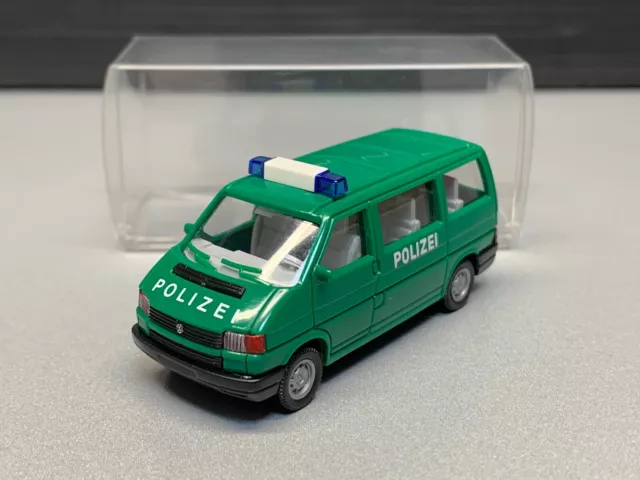 Volkswagen VW T4 Polizei Caravelle Personen Bus Transporter grün Wiking H0 1:87