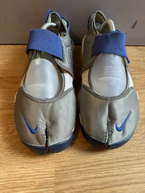 Nike trainers online with split toe
