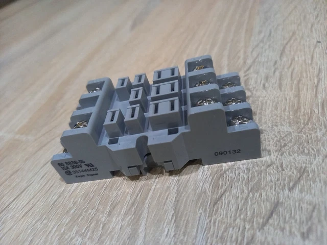 Eagle Signal Relay Socket 60 SR3B-05 15A 300V