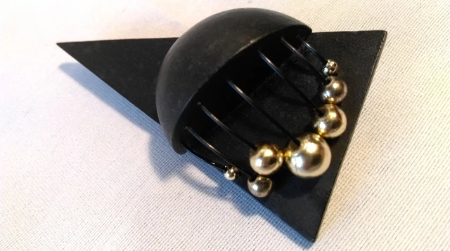Broche Vintage Moderniste Signée ISAKY - Bijou D'artiste En Résine