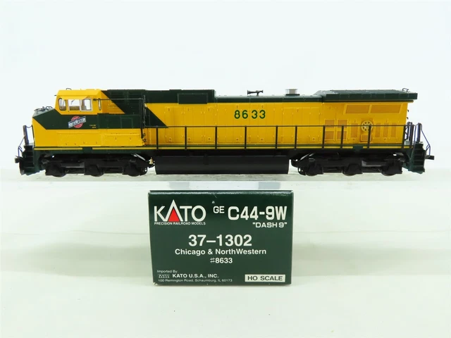 HO KATO 37-1302 CNW Chicago North Western C44-9W Dash 9 Diesel #8633 - DCC Ready