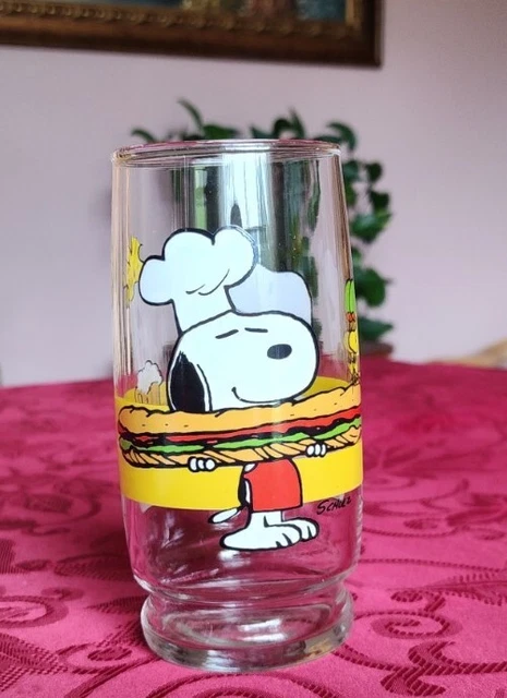 VINTAGE SNOOPY & Woodstock Peanuts Glass Jug Pitcher 1958-1965