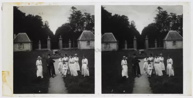 Famille bourgeoise en vacances Mode Suisse France ? Grande Plaque stereo c1900