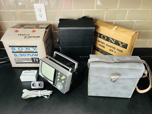 VTG Sony Portable TV #5-307UW -w/Case, Original Box, Charger Pack & Accessories