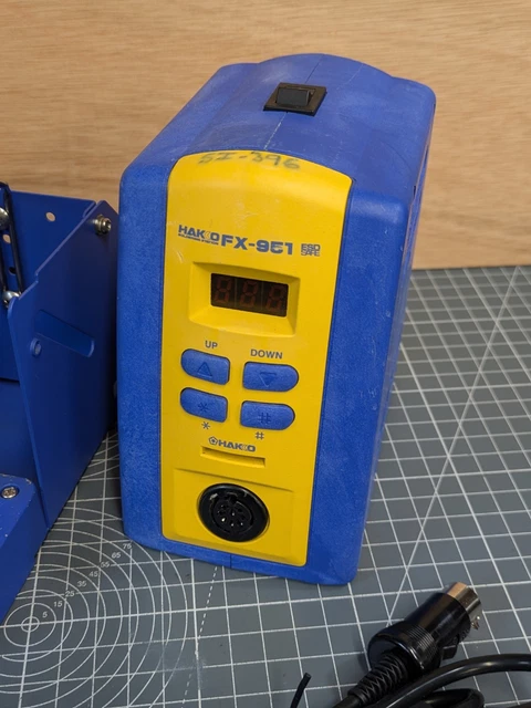 Hakko FX951-66 Soldering Station
