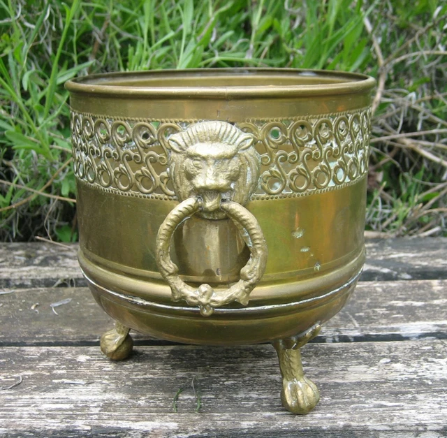 Jardinière vintage en laiton à tête de lion, avec motif floral gravé sur la poignée, rebord réticulé percé, cache-pot, pour une décoration intérieure vintage - France