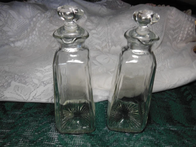 Vtg. PR CLEAR ART GLASS CRUET WITH MATCHING STOPPER Double Sided Pouring Spouts