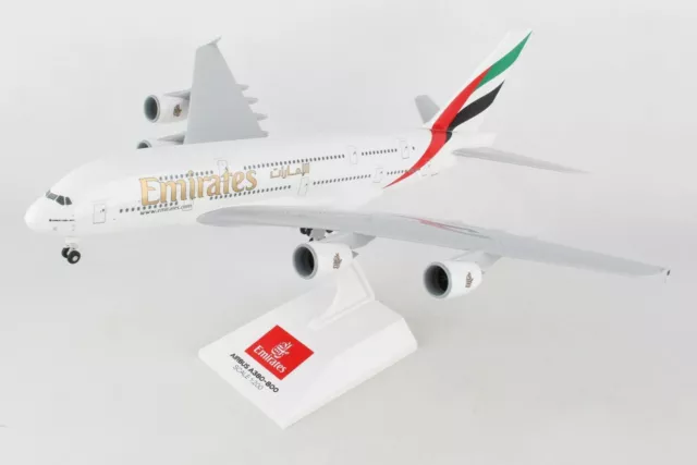 Skymarks SKR698 Emirates Airbus A380-800 Desk Top Display Model 1/200 Airplane