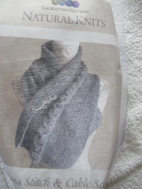 Natürliches Strickset Mit Nadeln - Um Einen Schönen Schal Zu Machen