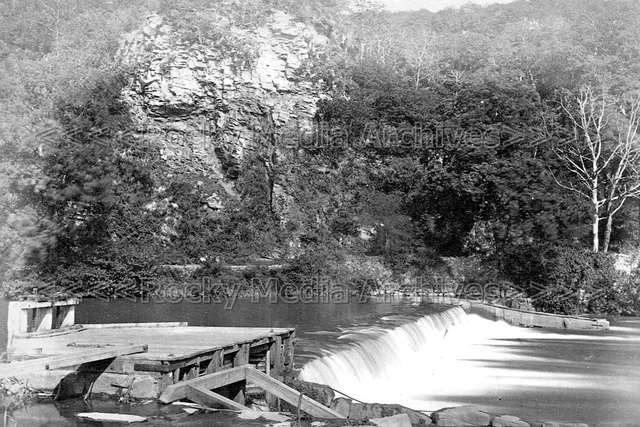 Uuj-95 The Weir, River Tamar, Gunnislake, Cornwall. Photo