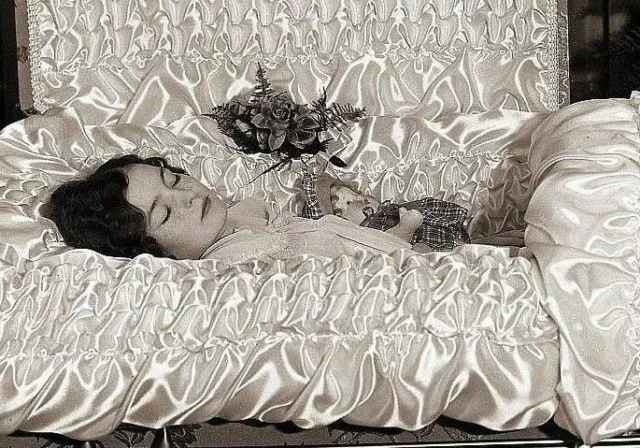 Antique Post Mortem Casket Photo 220b Oddleys Strange & Bizarre