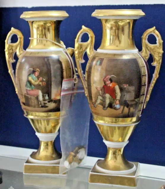 Paire de Vase en porcelaine à décor d'une scène à la Tenier. Époque restauration