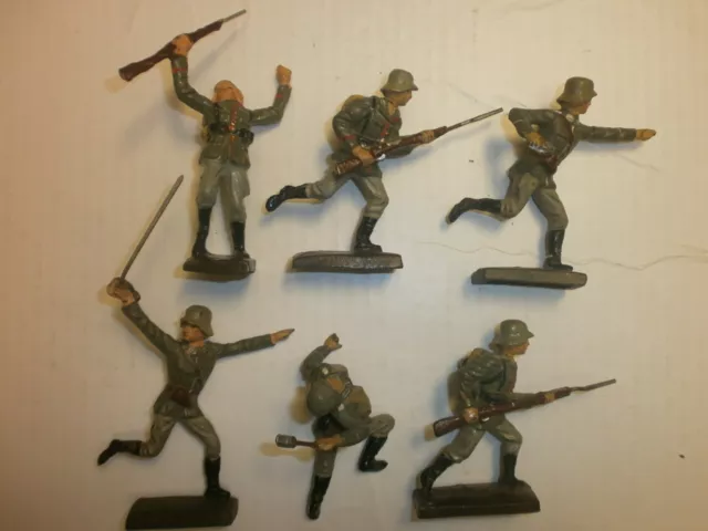 5. Konvolut 6 alte Lineol Massesoldaten Wehrmacht kämpfend zu 7.5cm