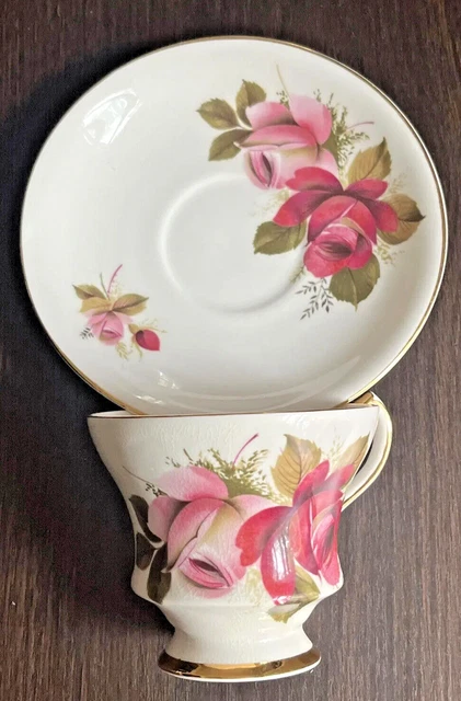 Taza de té y platillo de colección de hueso fino rosa roja Royal Windsor hecho en Inglaterra