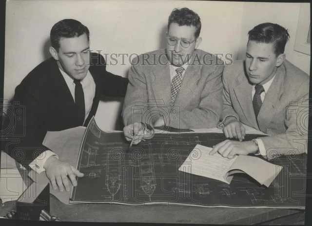 1959 Press Photo Bill Sauve discusses building blueprints of Whitworth College