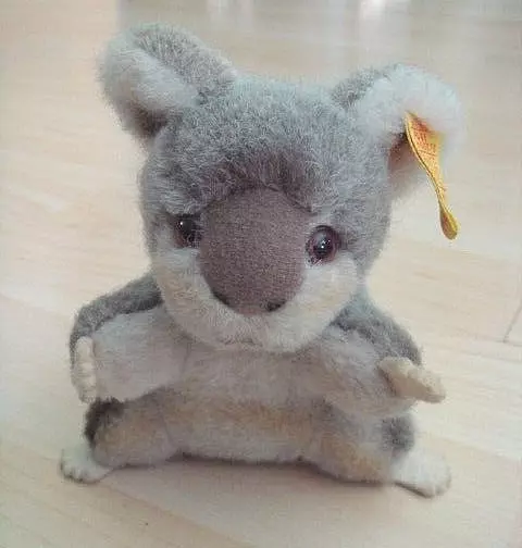 Steiff Koala Bär Yuku mit Fähnchen und Knopf im Ohr, ca. 12 cm, Nr. 1446/11 !
