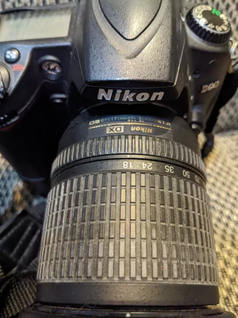 Nikon D90 12.3mp digital camera with 18-135mm Lens