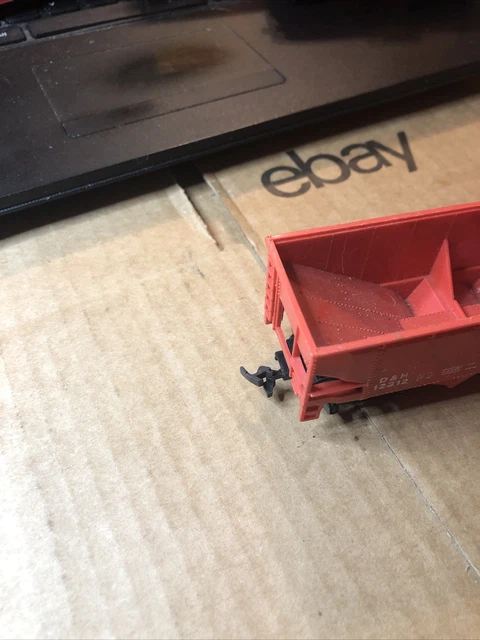 BACHMANN DELAWARE & HUDSON D & H 12312, Coal Hopper Car, Red (9686) 4