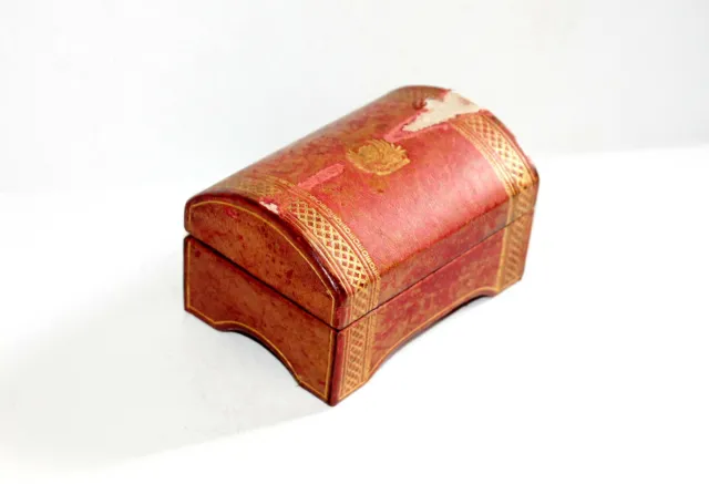 MAGNIFIQUE ANCIEN COFFRET, BOITE ECRIN EN CUIR ROUGE + DORURE FAIT MAIN 10x7x6cm