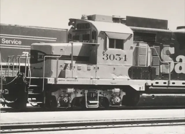 Atchison Topeka & Santa Fe Railway Railroad ATSF #3054 GP20R Electromotive Photo