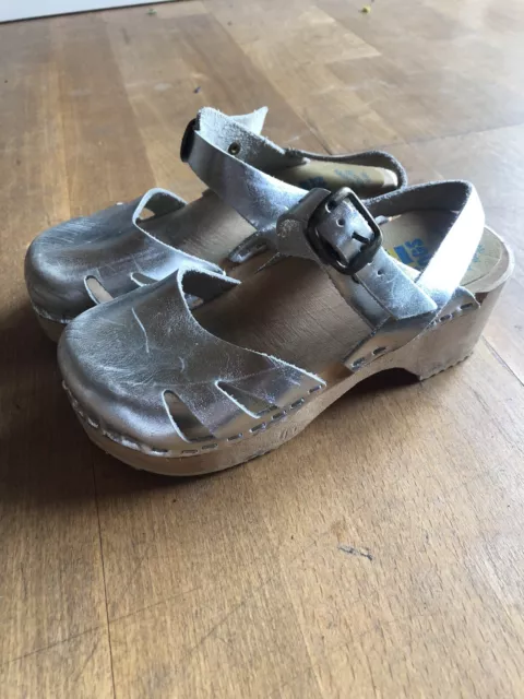 Kinder Tanzschuhe Holz Handgefertigt Made in Schweden Tessa Clogs Silber gr.29 3