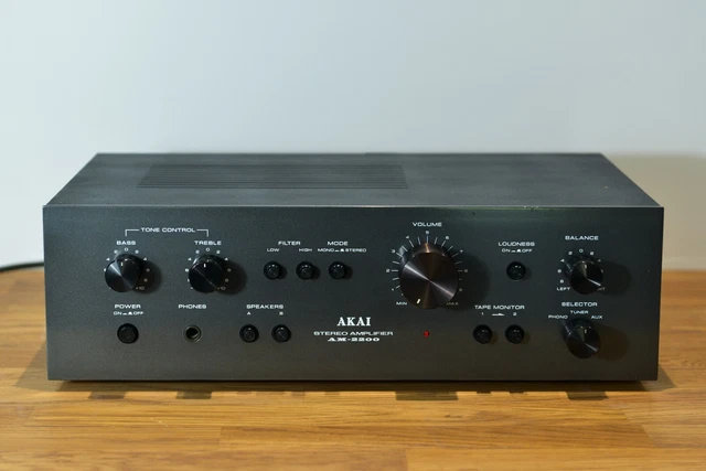 Akai - AM-2200 - Préamplificateur / Amplificateur intégré à semi