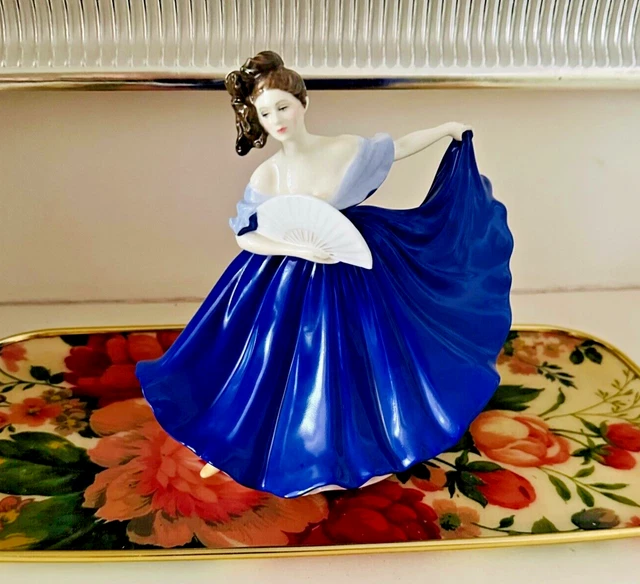 Royal Doulton Figurine Elaine HN2791 Made in England Blue Colourway 19.5cm
