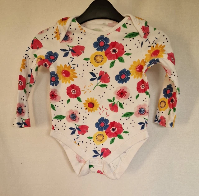 Pacchetto vestiti per bambine età 6-9 Mths. Usato. Buone condizioni. Marche miste. 5