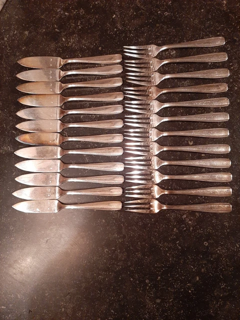 12 couverts à poisson métal argenté décor filets Ercuis 24p