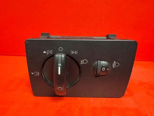 Feu Anti-brouillard Arrière Gauche Pour Ford Focus MK1 - Référence 1M51-15501-A / 1M51-15K273-A - Neuf (peut Avoir Défaut Mineur)