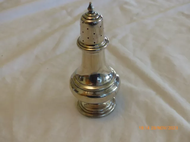 NICE STERLING SILVER SUGAR SIFTER CASTER by WOODWARD & LOTHROP 85g