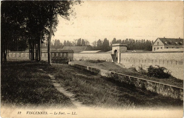 CPA AK VINCENNES Le Fort (672246)
